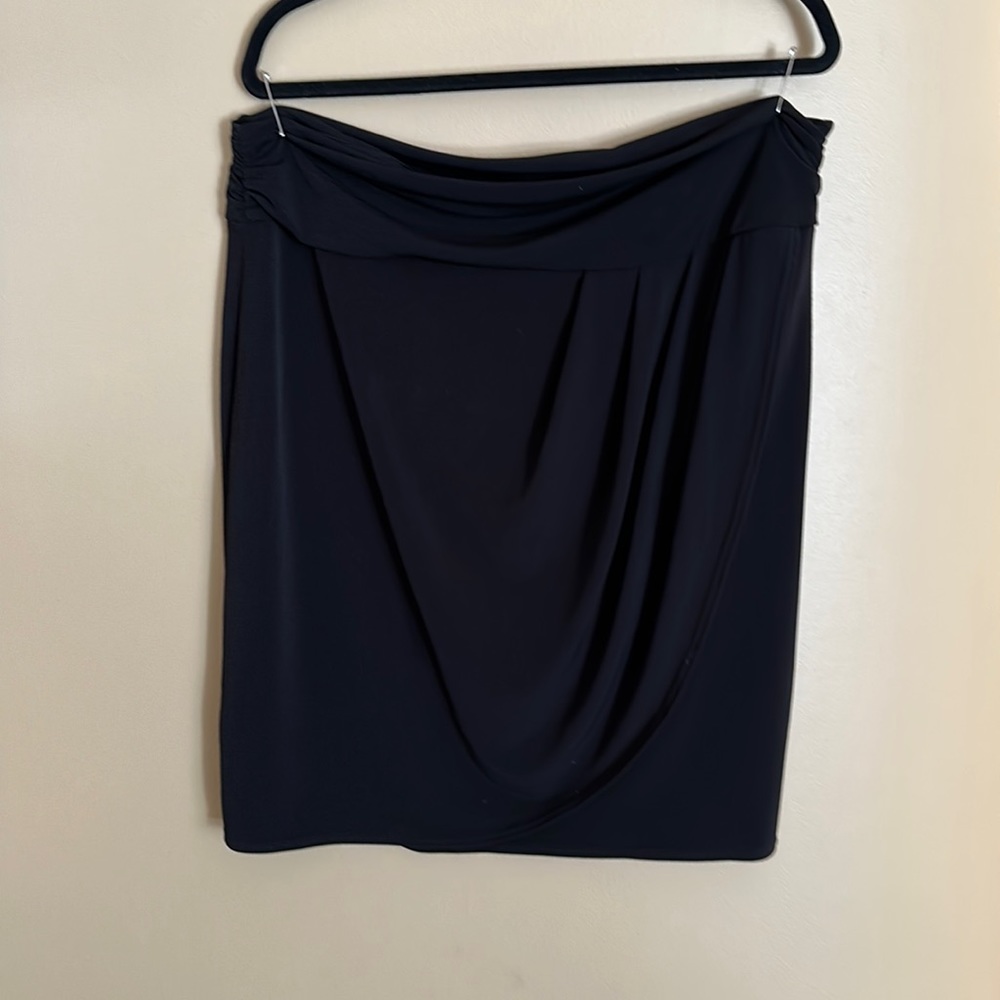 Knee length wrap skirt with side zip